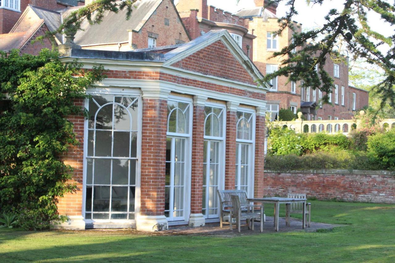 Henley Hall, * Ludlow