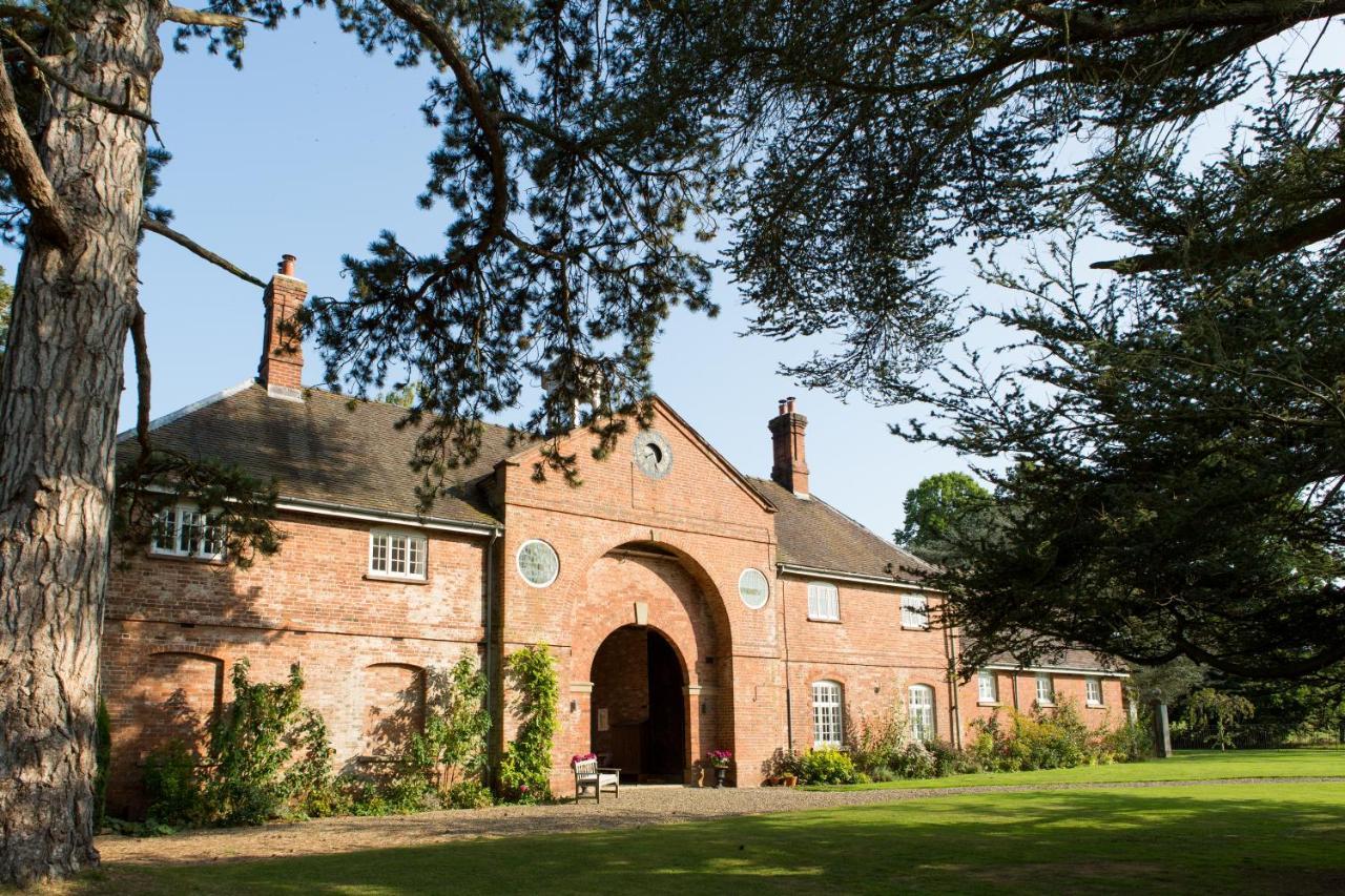Henley Hall, * Ludlow